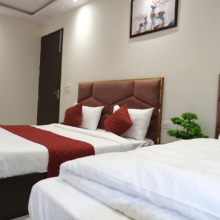 Hotel De Hocks Deluxe - New Delhi Railway Station Екстериор снимка