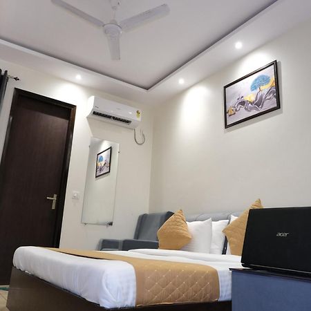 Hotel De Hocks Deluxe - New Delhi Railway Station Екстериор снимка