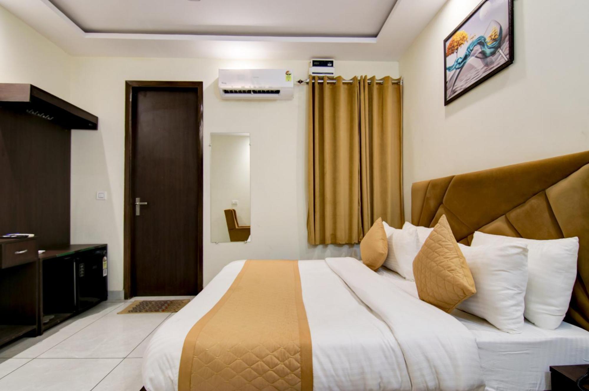 Hotel De Hocks Deluxe - New Delhi Railway Station Екстериор снимка