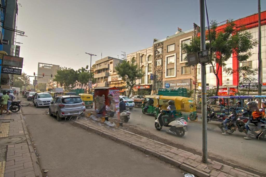 Hotel De Hocks Deluxe - New Delhi Railway Station Екстериор снимка