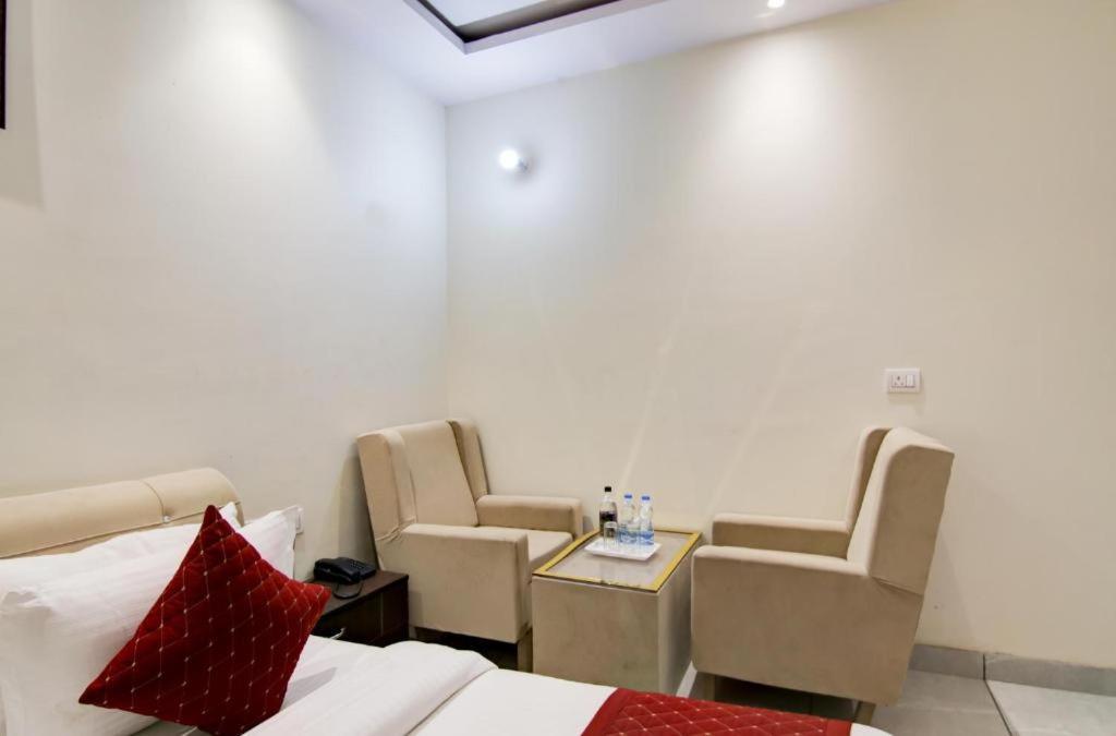 Hotel De Hocks Deluxe - New Delhi Railway Station Екстериор снимка