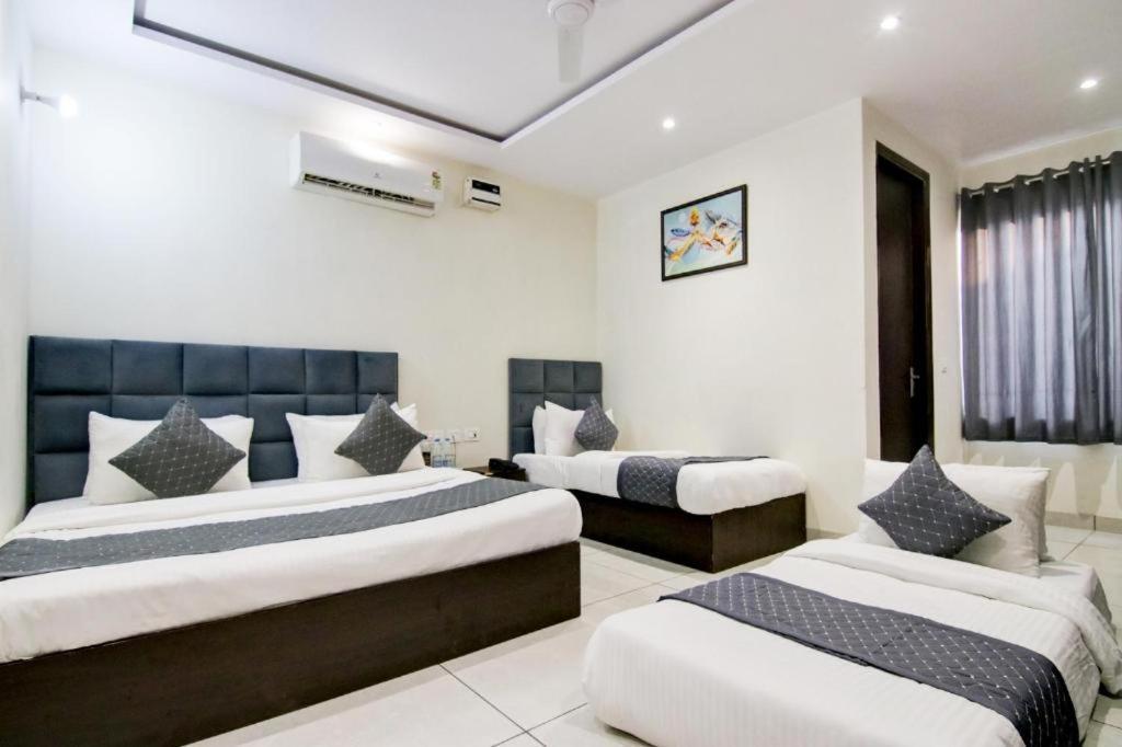 Hotel De Hocks Deluxe - New Delhi Railway Station Екстериор снимка