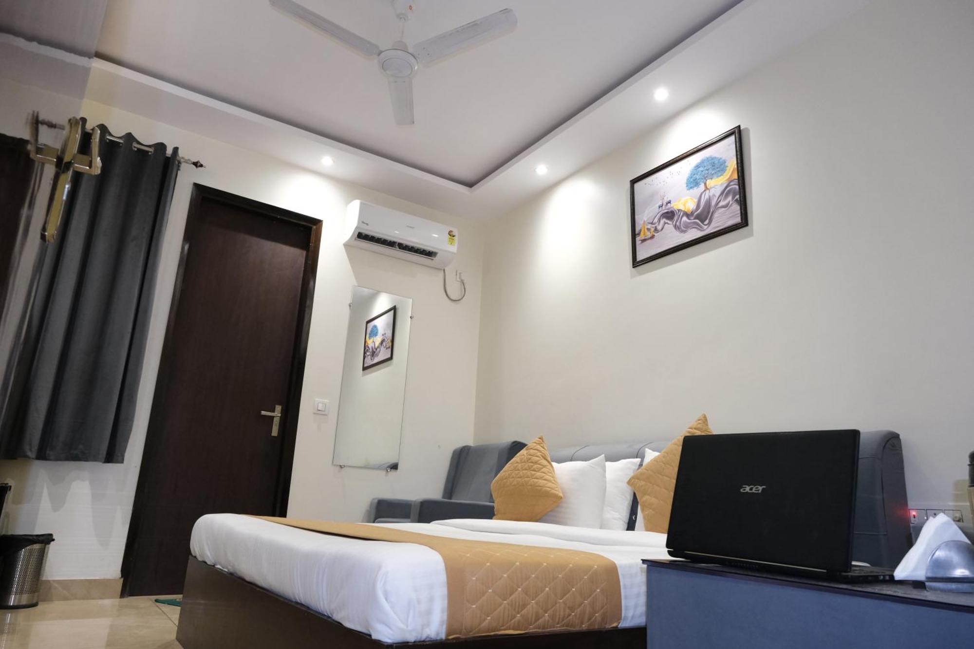 Hotel De Hocks Deluxe - New Delhi Railway Station Екстериор снимка