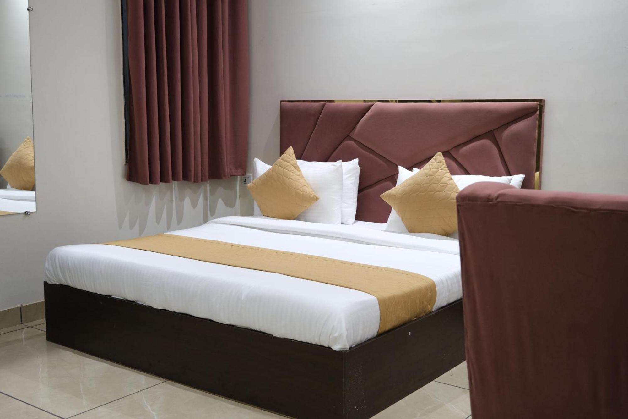 Hotel De Hocks Deluxe - New Delhi Railway Station Екстериор снимка