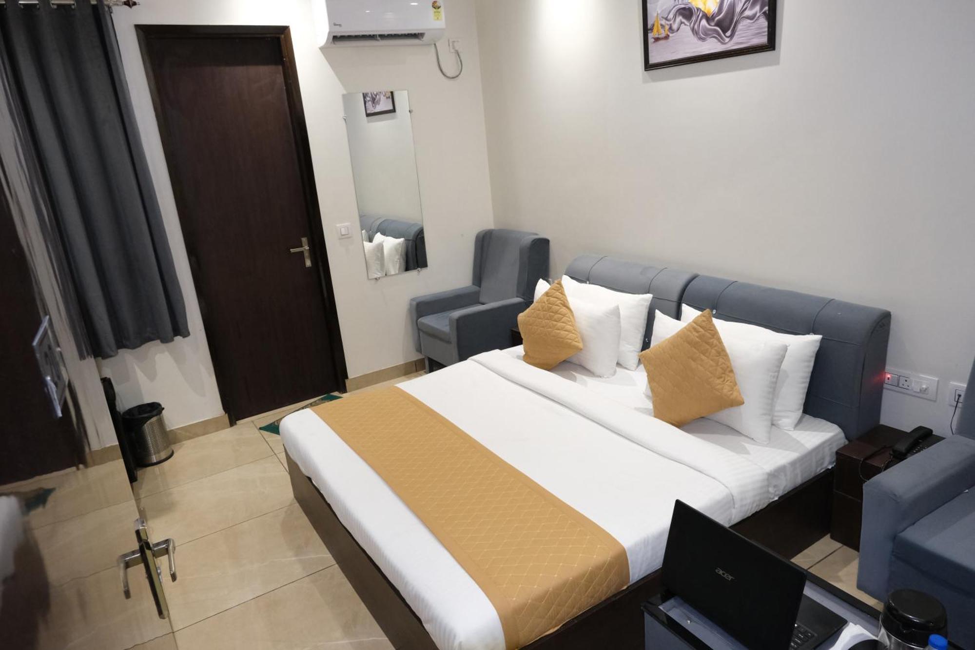 Hotel De Hocks Deluxe - New Delhi Railway Station Екстериор снимка
