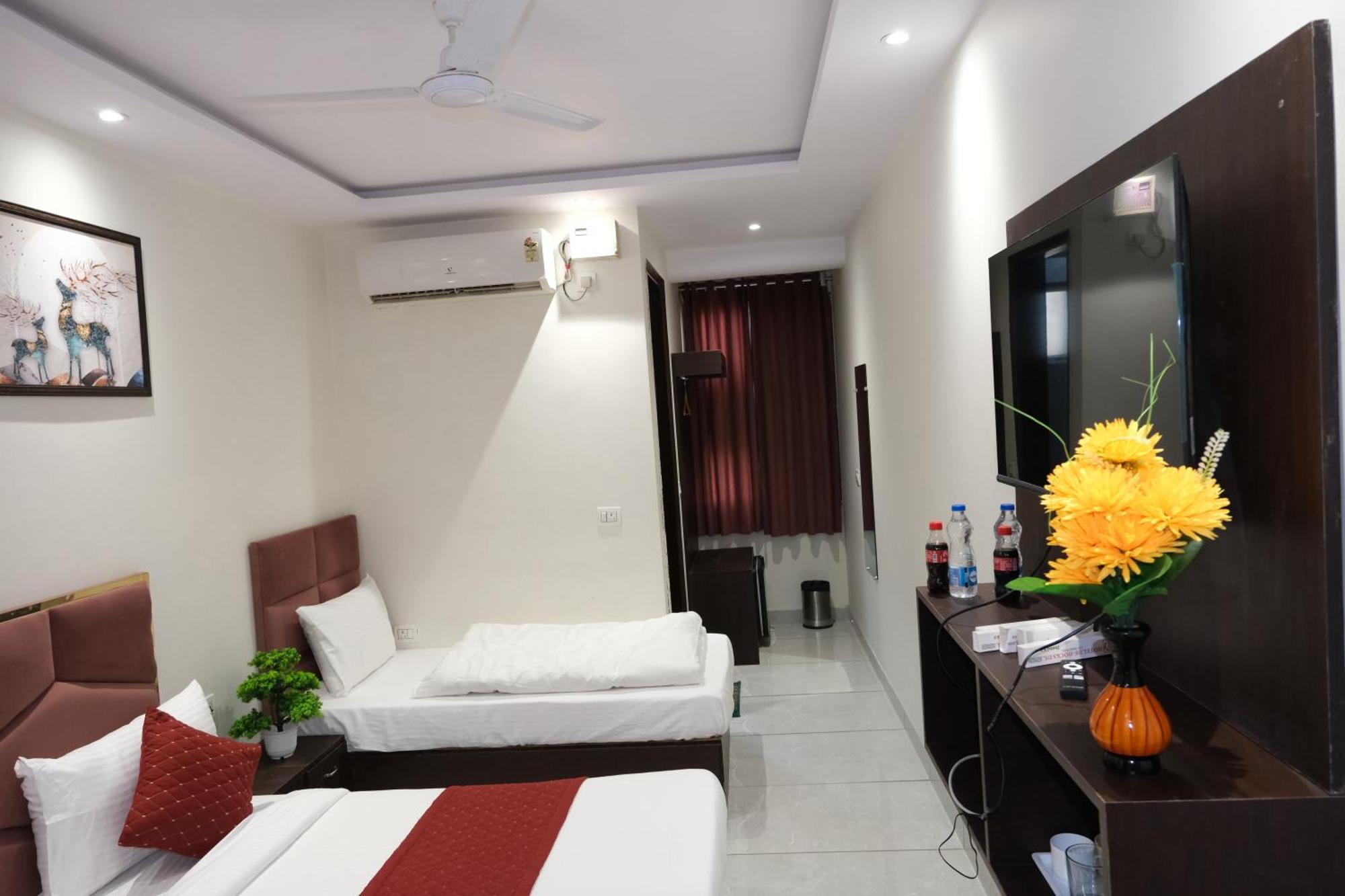 Hotel De Hocks Deluxe - New Delhi Railway Station Екстериор снимка