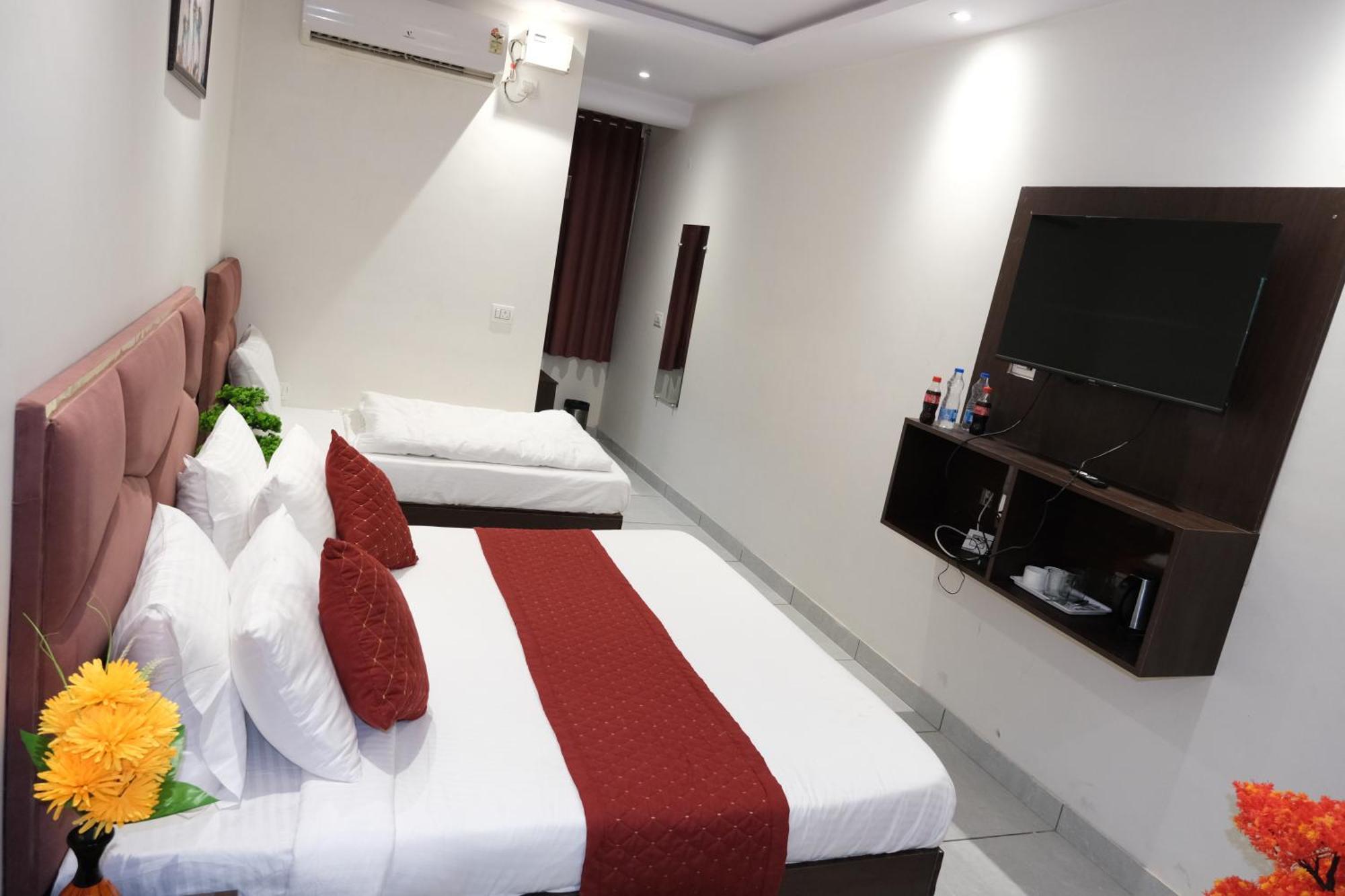 Hotel De Hocks Deluxe - New Delhi Railway Station Екстериор снимка