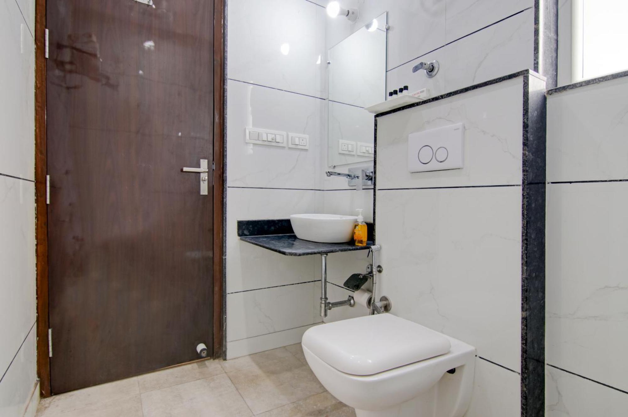 Hotel De Hocks Deluxe - New Delhi Railway Station Екстериор снимка