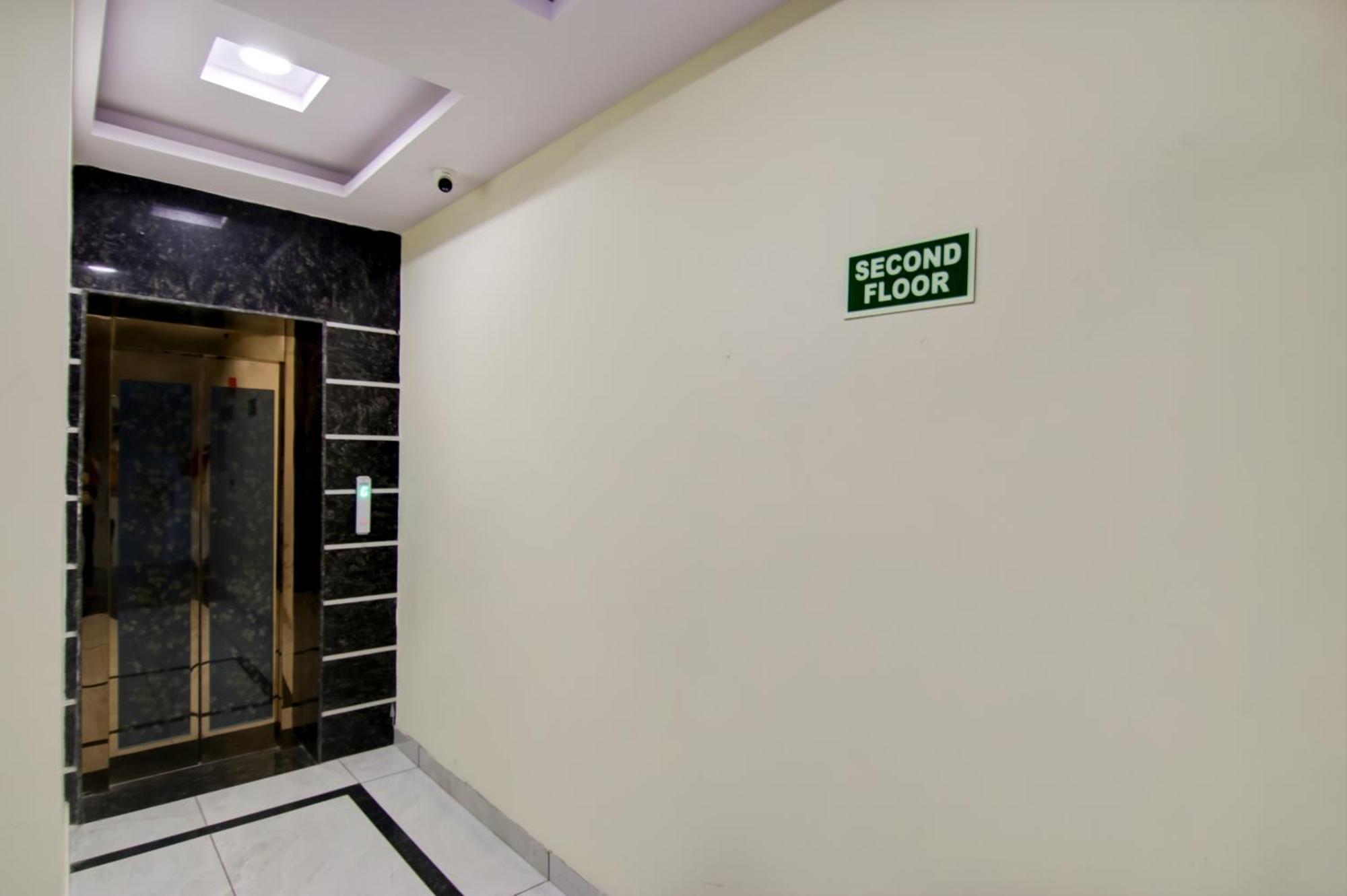 Hotel De Hocks Deluxe - New Delhi Railway Station Екстериор снимка