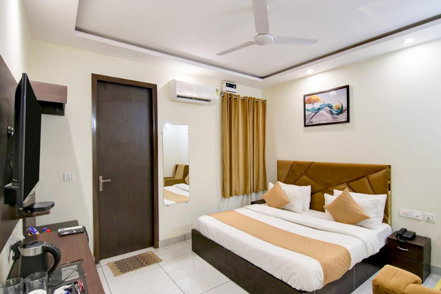 Hotel De Hocks Deluxe - New Delhi Railway Station Екстериор снимка