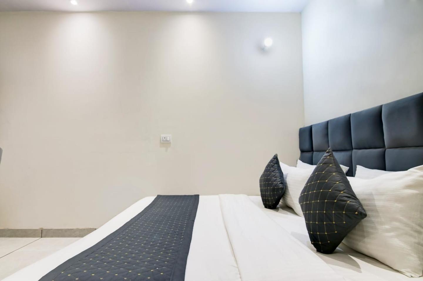 Hotel De Hocks Deluxe - New Delhi Railway Station Екстериор снимка