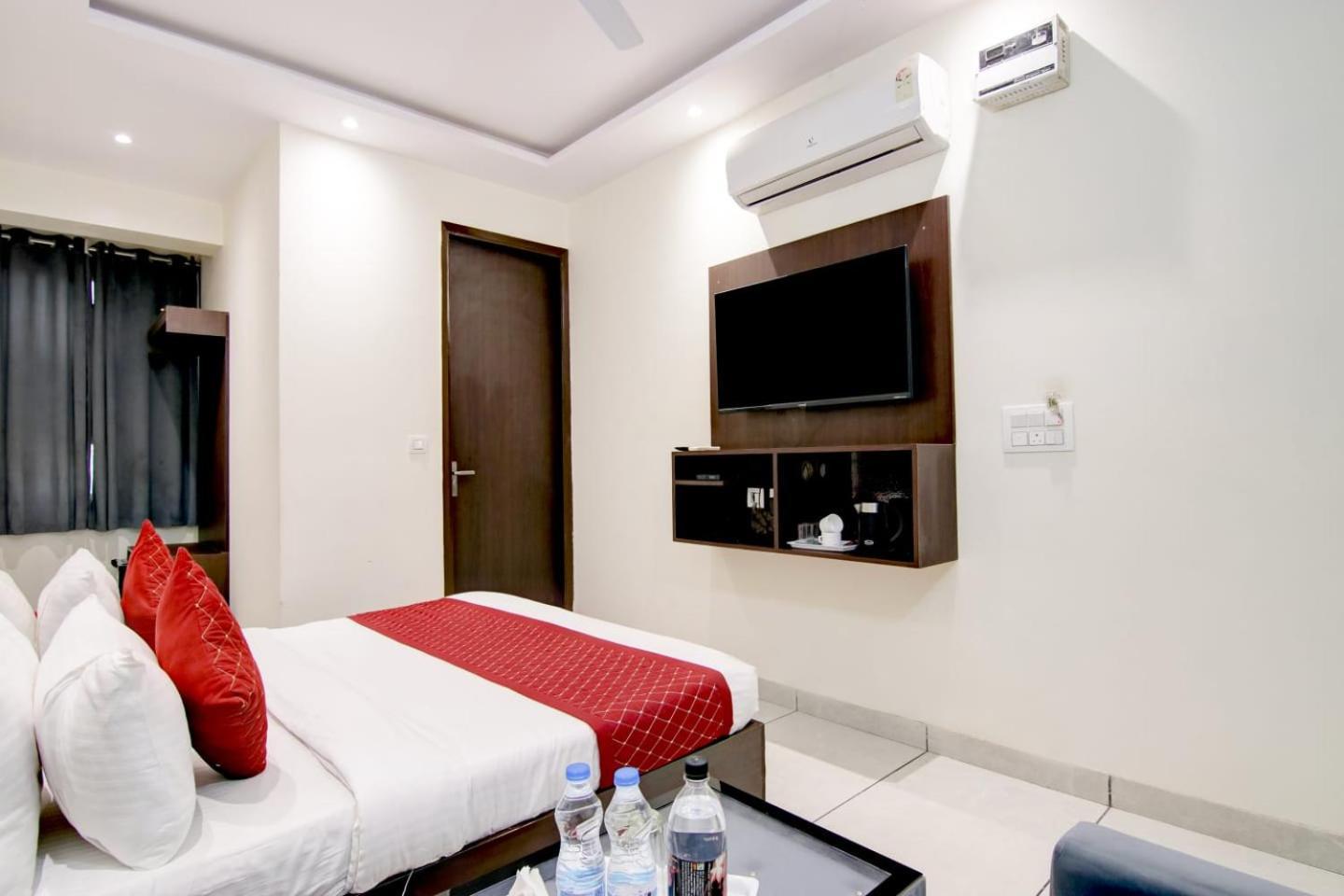 Hotel De Hocks Deluxe - New Delhi Railway Station Екстериор снимка