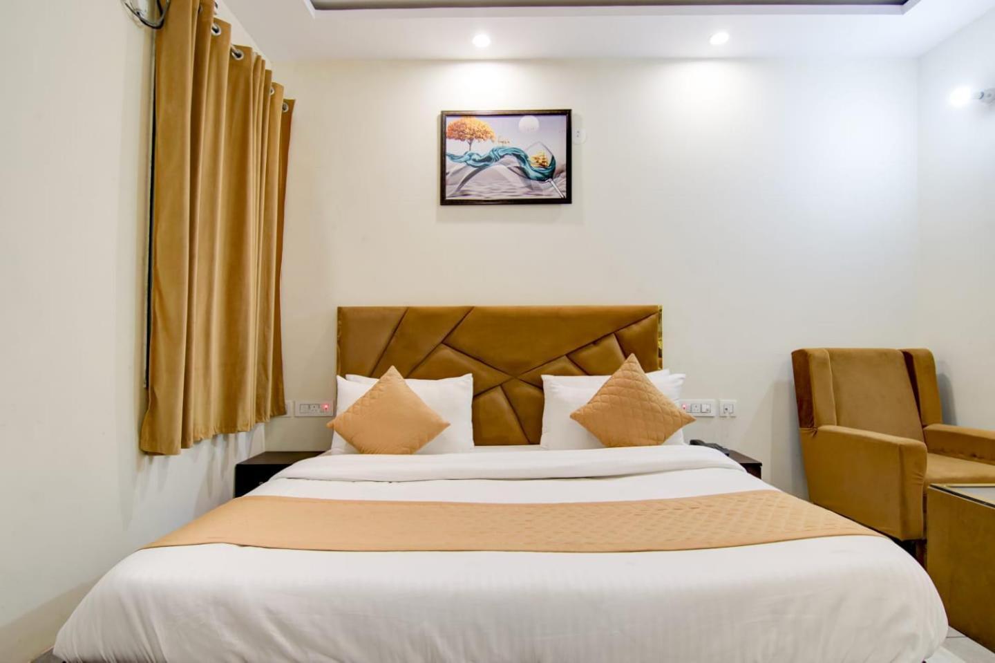 Hotel De Hocks Deluxe - New Delhi Railway Station Екстериор снимка