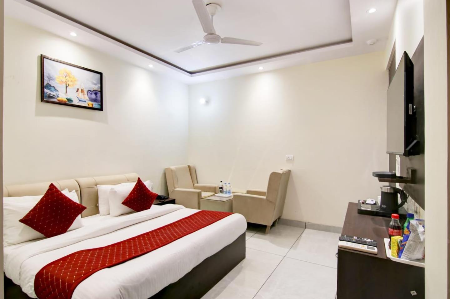 Hotel De Hocks Deluxe - New Delhi Railway Station Екстериор снимка