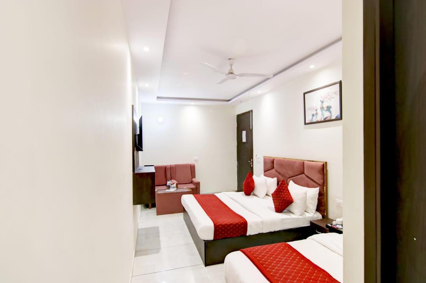 Hotel De Hocks Deluxe - New Delhi Railway Station Екстериор снимка