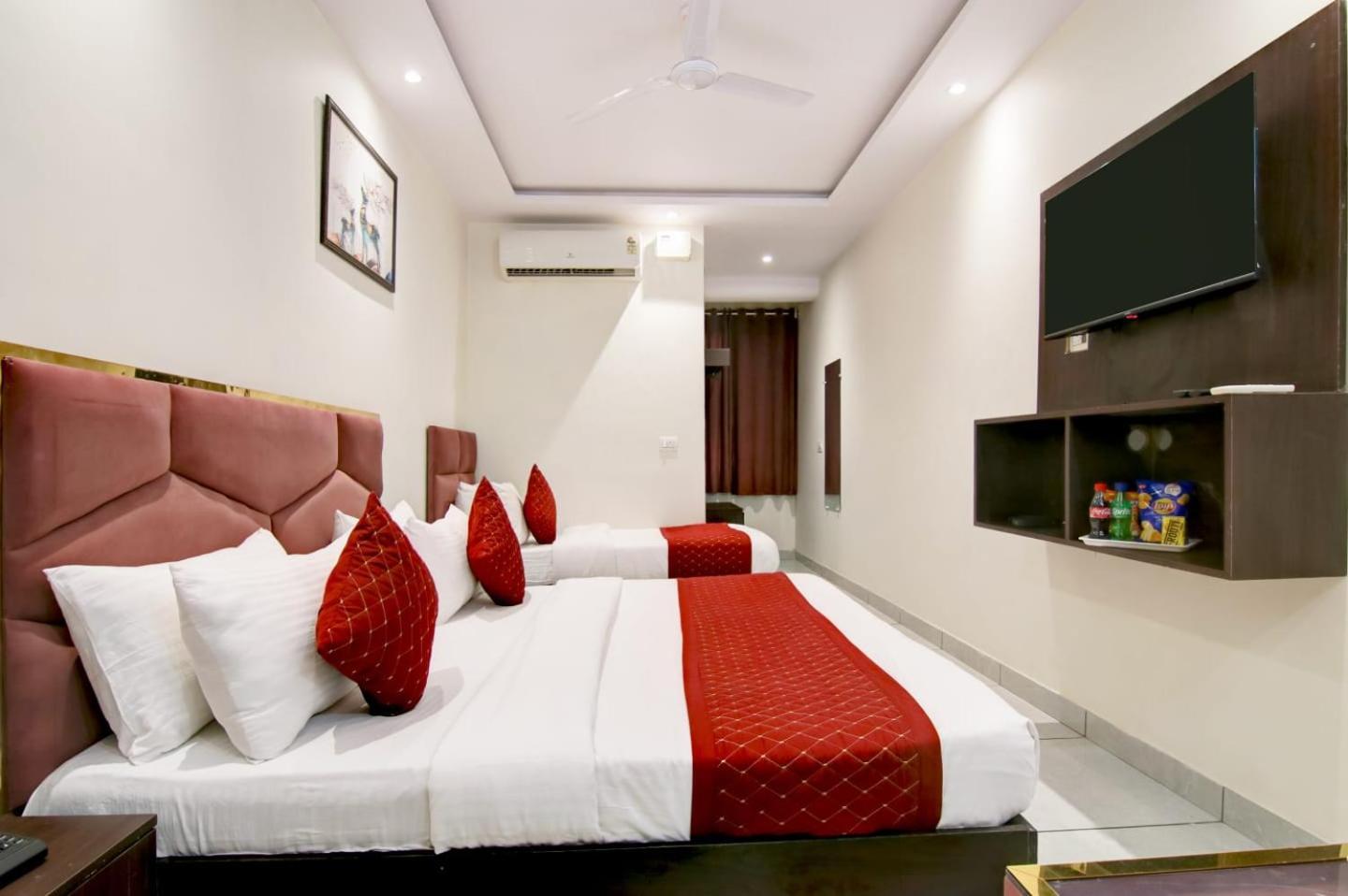 Hotel De Hocks Deluxe - New Delhi Railway Station Екстериор снимка