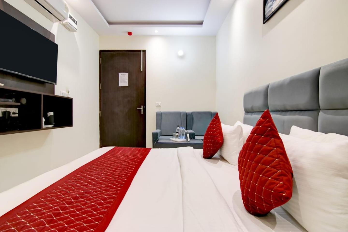 Hotel De Hocks Deluxe - New Delhi Railway Station Екстериор снимка