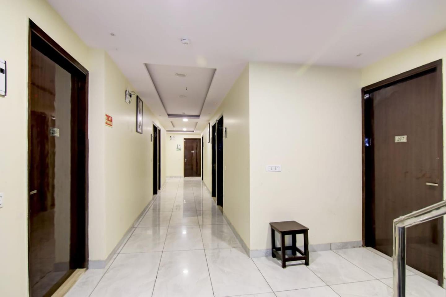 Hotel De Hocks Deluxe - New Delhi Railway Station Екстериор снимка