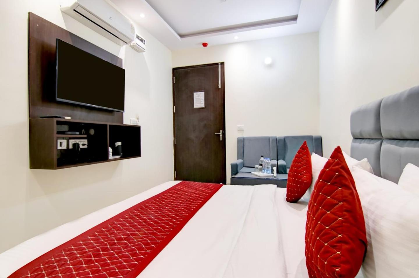 Hotel De Hocks Deluxe - New Delhi Railway Station Екстериор снимка