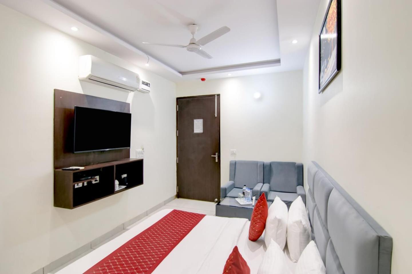 Hotel De Hocks Deluxe - New Delhi Railway Station Екстериор снимка