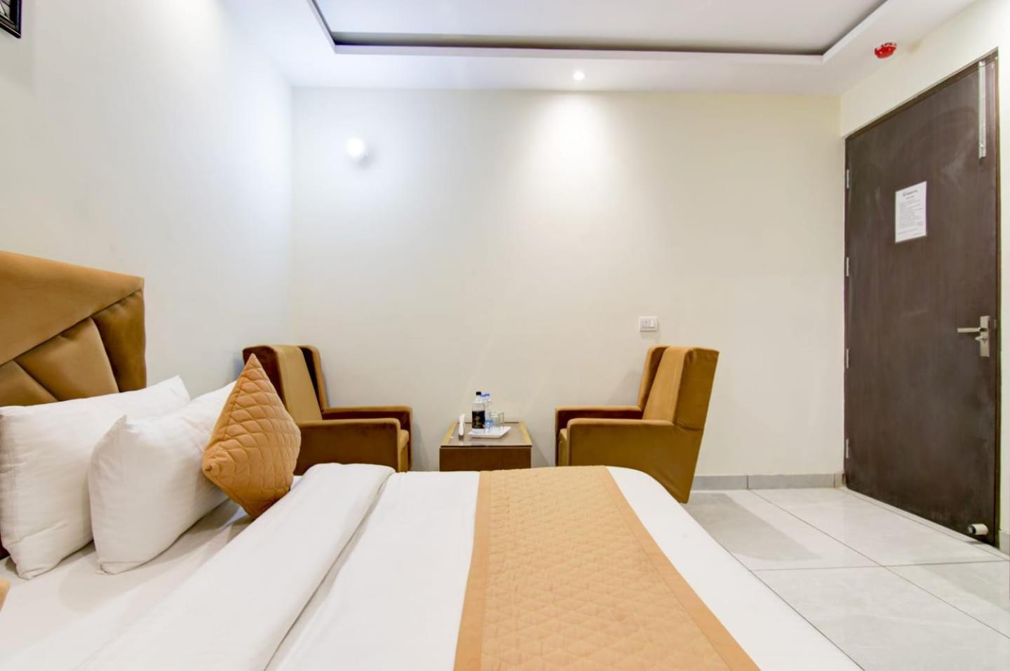 Hotel De Hocks Deluxe - New Delhi Railway Station Екстериор снимка