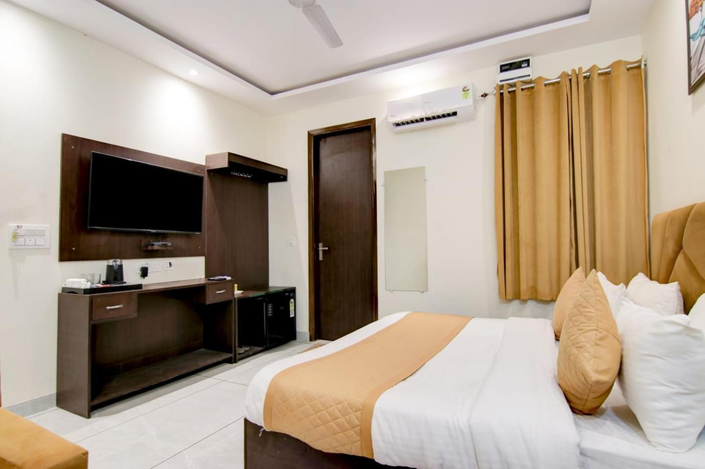 Hotel De Hocks Deluxe - New Delhi Railway Station Екстериор снимка