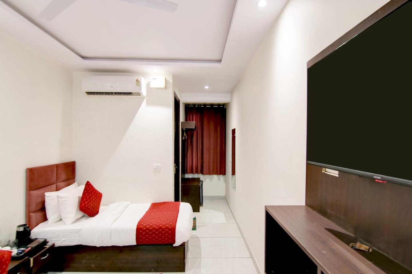 Hotel De Hocks Deluxe - New Delhi Railway Station Екстериор снимка