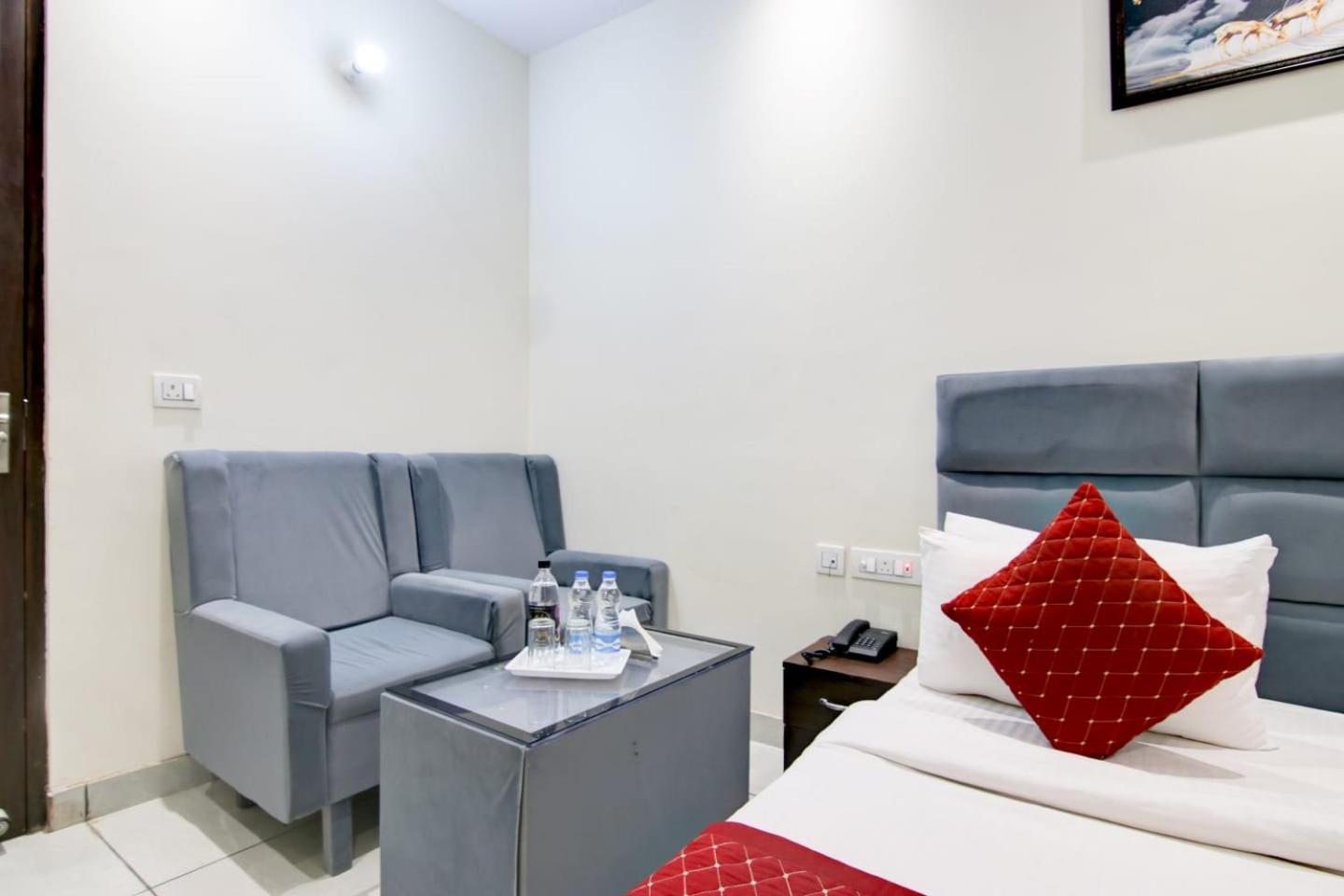 Hotel De Hocks Deluxe - New Delhi Railway Station Екстериор снимка