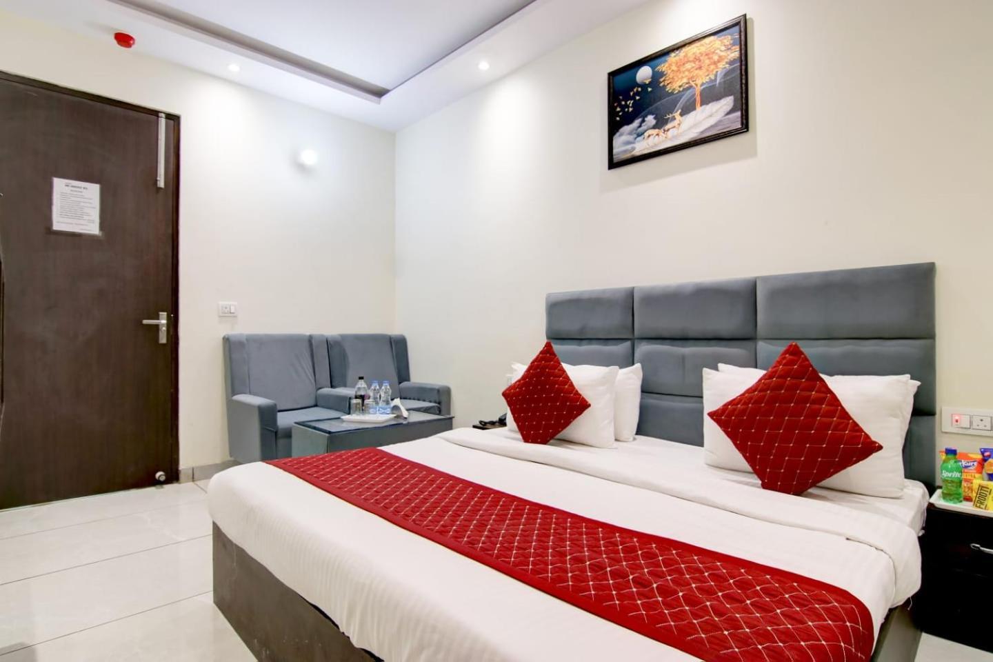 Hotel De Hocks Deluxe - New Delhi Railway Station Екстериор снимка