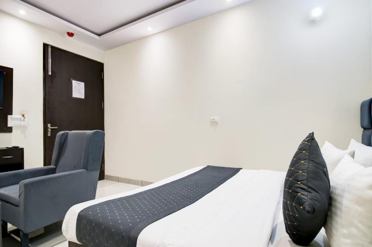 Hotel De Hocks Deluxe - New Delhi Railway Station Екстериор снимка