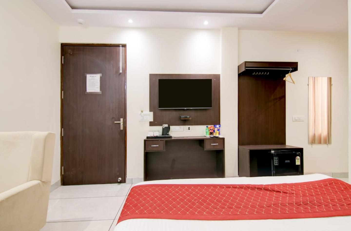 Hotel De Hocks Deluxe - New Delhi Railway Station Екстериор снимка