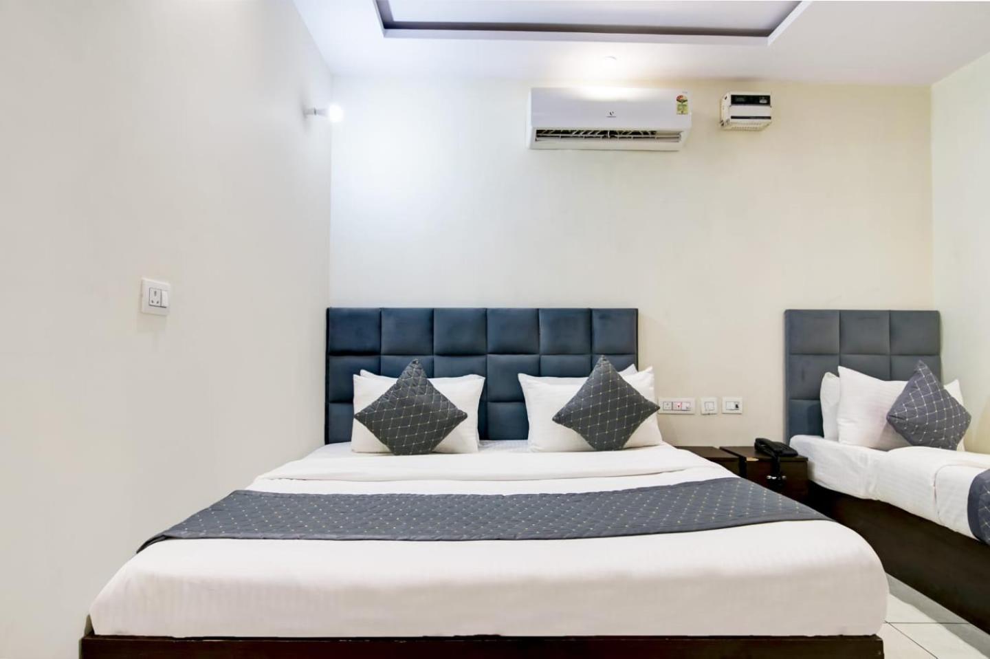 Hotel De Hocks Deluxe - New Delhi Railway Station Екстериор снимка