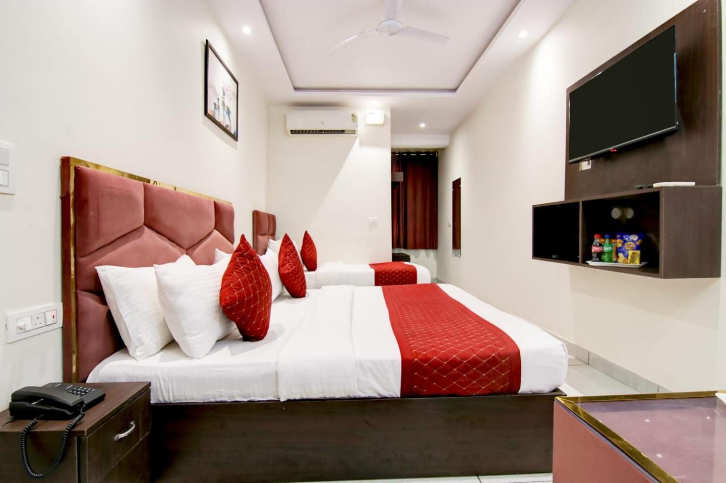 Hotel De Hocks Deluxe - New Delhi Railway Station Екстериор снимка